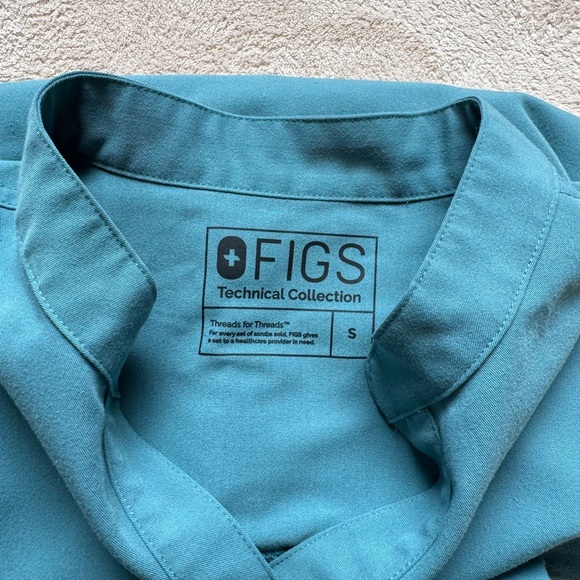 FIGS Aqua Scrub Set - Picture 3 of 5
